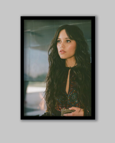 تابلو مدل جنا اورتگا Jenna Ortega کد LA-G10771-2
