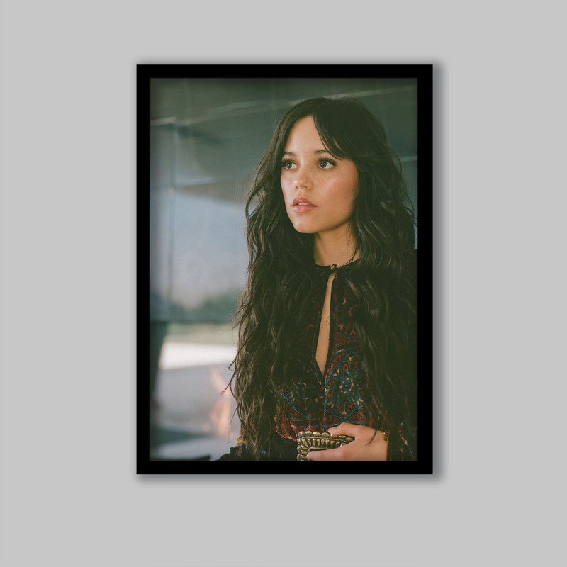 تابلو مدل جنا اورتگا Jenna Ortega کد LA-G10771-2