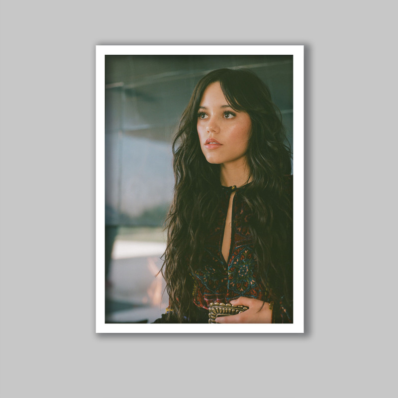 تابلو مدل جنا اورتگا Jenna Ortega کد LA-G10771